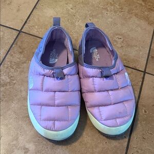 The North Face Kids Lavender Quilted Slip-On Puffer Shoes